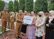 Pj Bupati Majalengka Serahkan Santunan bagi KPPS yang Meninggal Dunia Saat Pilkada Serentak 2024
