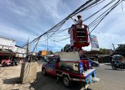 Bahayakan Pengguna Jalan, Diskominfo Tertibkan Kabel di Jalan Dipatiukur dan Teuku Umar