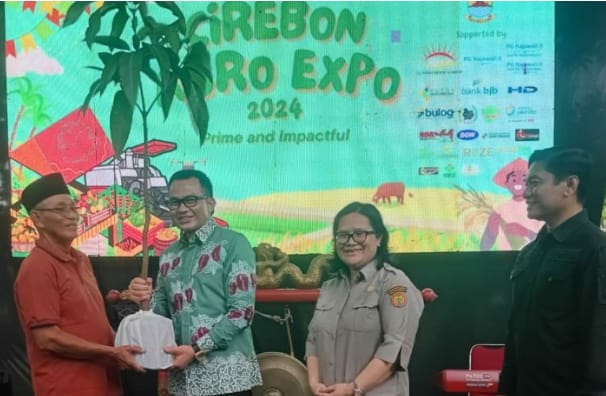 Gelaran CAE 2024, Pj Bupati Cirebon Resmikan Variestas Mangga Roman Ayu