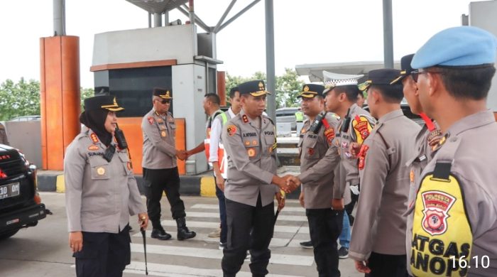 Kapolresta Cirebon Sambut Kunjungan Kapolda Jawa Barat ke Pos Terpadu GT Palimanan dalam Rangka Ops Lilin Lodaya 2024