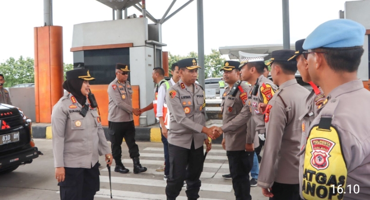 Kapolresta Cirebon Sambut Kunjungan Kapolda Jawa Barat ke Pos Terpadu GT Palimanan dalam Rangka Ops Lilin Lodaya 2024