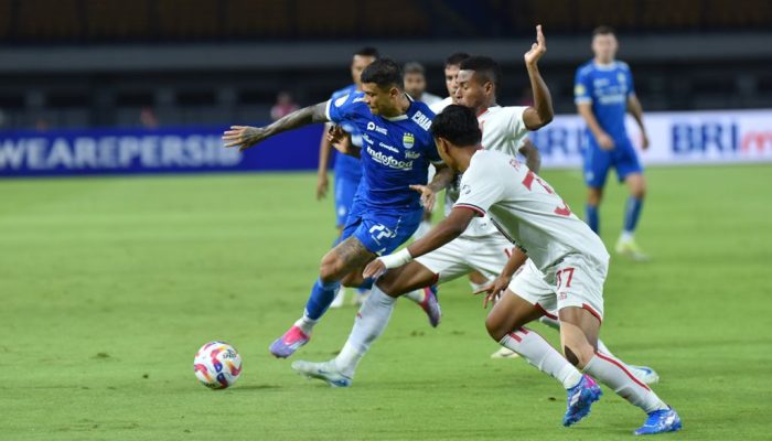 Kalahkan Malut United, Persib Pertahankan 13 Laga Tanpa Terkalahkan