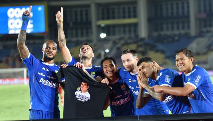 Gol Tyronne Bawa Persib Juara Paruh Musim