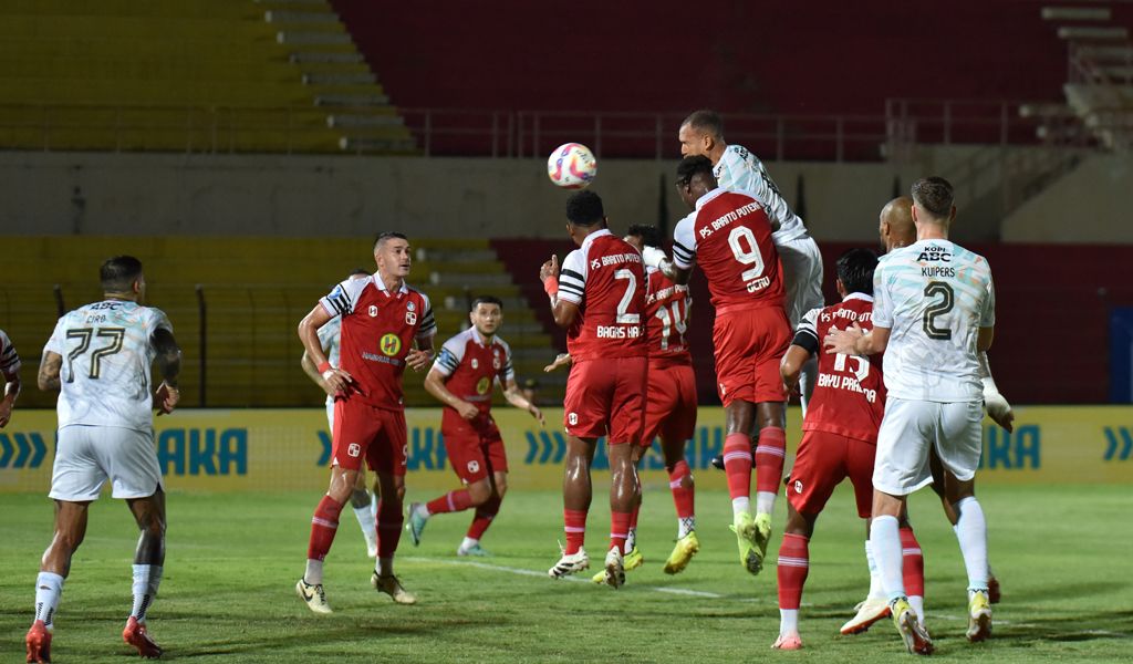 Kandaskan Barito Putera, Persib Dekati Puncak Klasemen