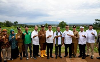 Mendagri Tinjau Tempat Pengolahan Sampah di Desa Wantilan