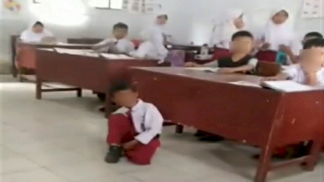 Viral Seorang Siswa SD Duduk Di Lantai Karena Nunggak SPP