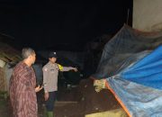 Polsek Pasirwangi Sigap Membantu Penanggulangan Tanah Longsor