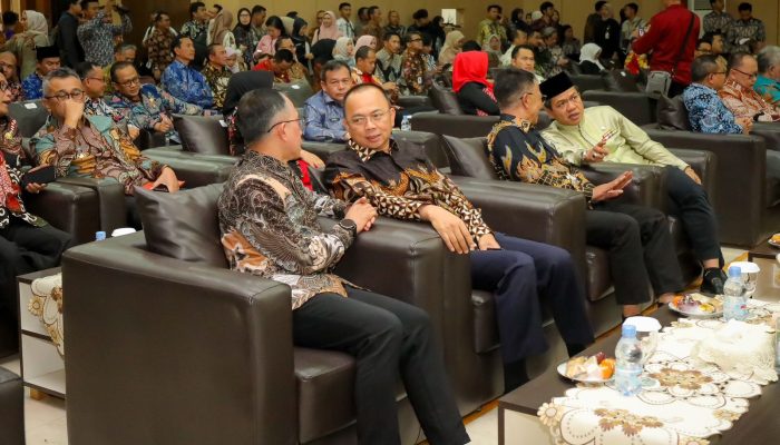 BPK Serahkan LHP Kepatuhan Pengelolaan Pajak dan Retribusi Daerah kepada Pemkot Bandung