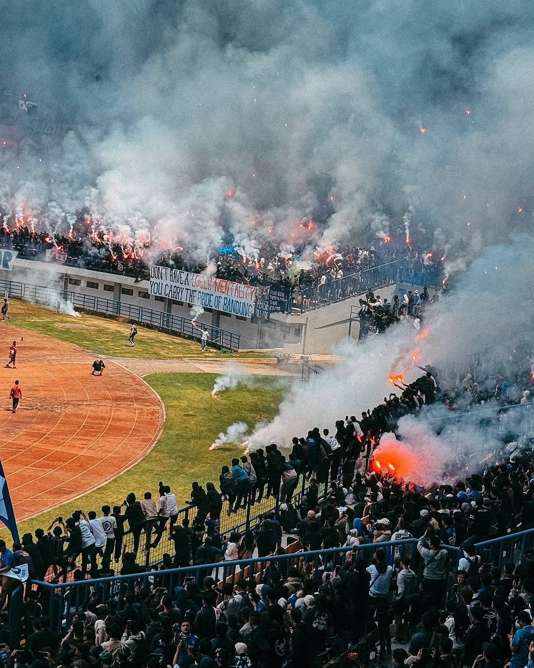 Jelang El Clasico Indonesia, Ribuan Bobotoh Bakar Semangat Tim Persib