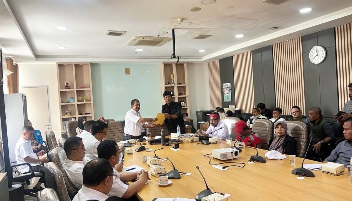 Minta Kejelasan Pengelolaan Pasar Gedebage, Pedagang Pasar Tradisional Mengadu ke Komisi II