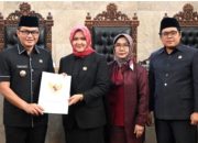 Dalam Paripurna, Pj Bupati Cirebon Sampaikan Urgensi Raperda dan Kependudukan