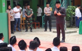Pj Bupati Cirebon Kunjungi Ponpes, Berikan Motivasi kepada Para Santri