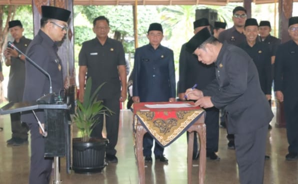 Pj Bupati Cirebon Lantik 6 Pejabat Untuk Perkuat Kinerja Pemerintah Daerah