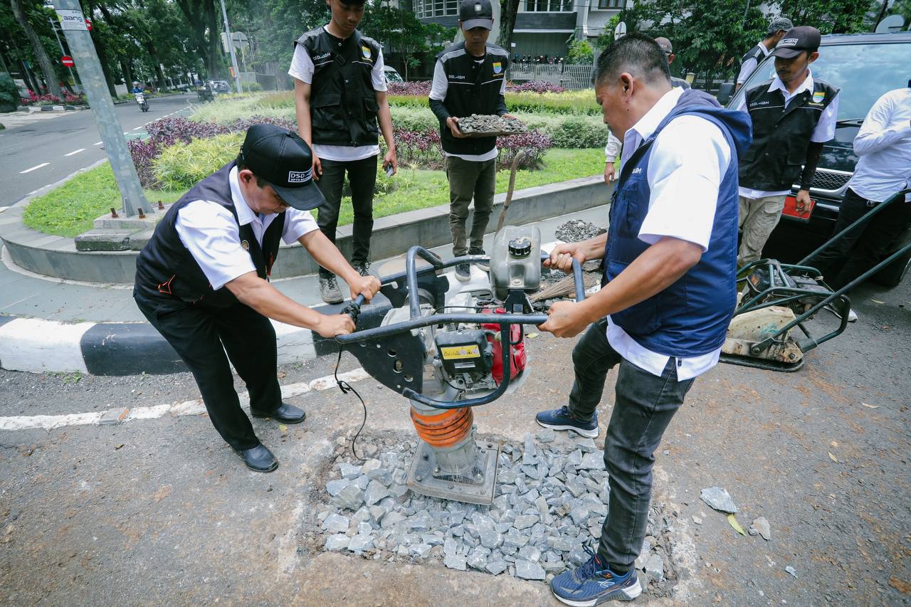 DSDABM Kota Bandung Buka Nomor Aduan Jalan Rusak