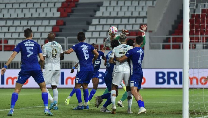 Kokoh di Puncak Klasemen, 10 Pemain Persib Permalukan Tuan Rumah PSIS