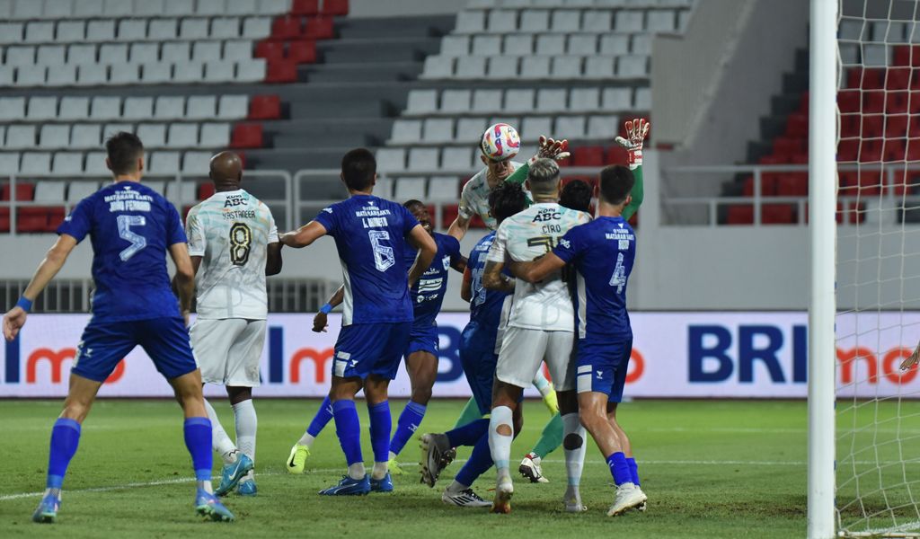 Kokoh di Puncak Klasemen, 10 Pemain Persib Permalukan Tuan Rumah PSIS