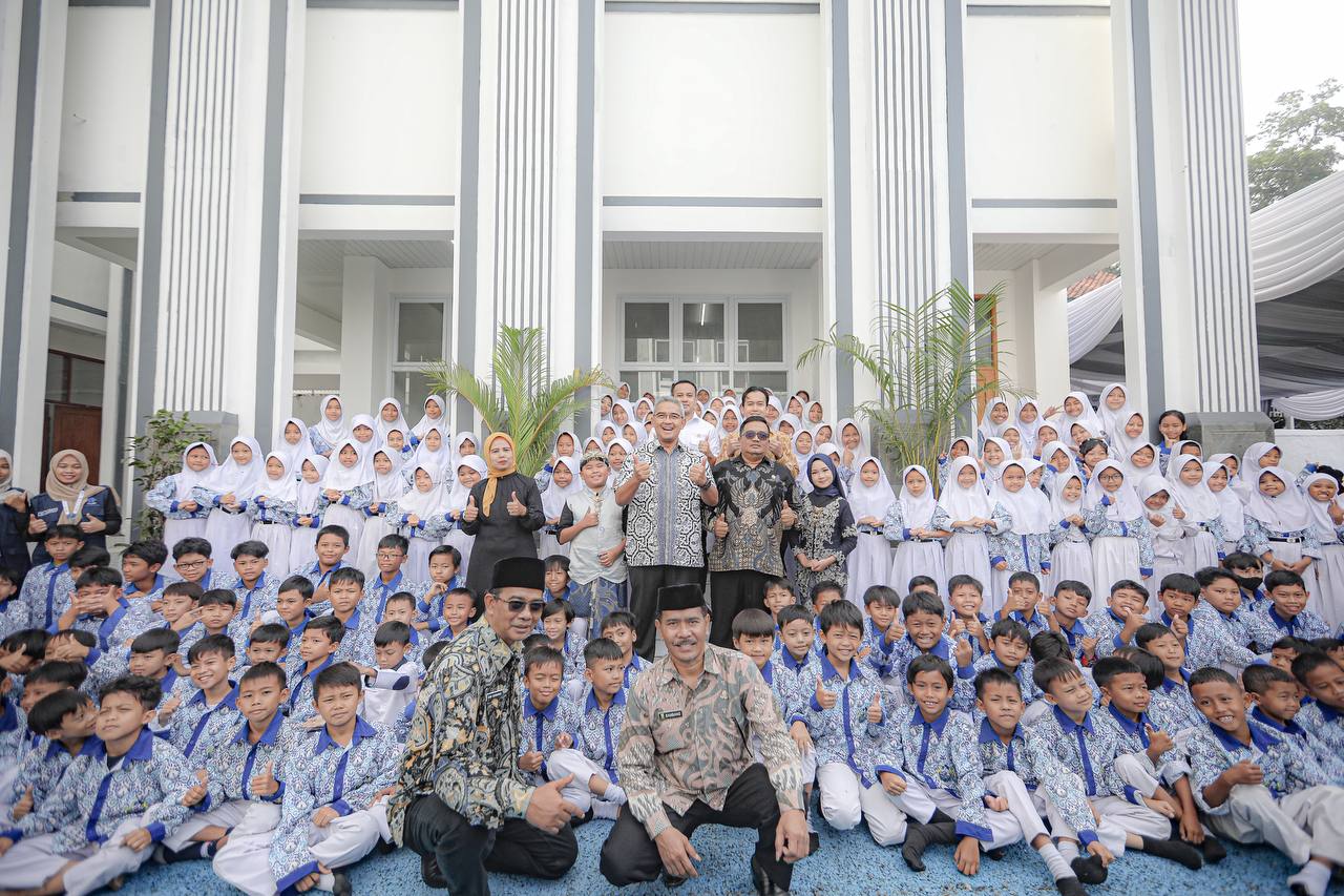 Resmikan Gedung Baru SDN 090 Cibiru, Wali Kota Bandung: Pendidikan Berkualitas adalah Prioritas