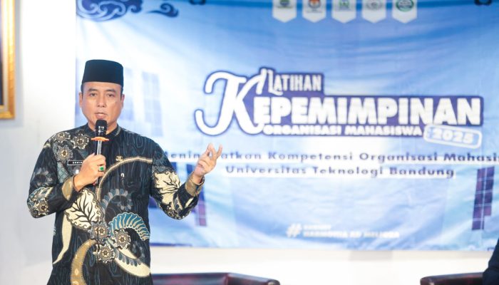Erwin Berikan Motivasi Kepemimpinan Pada Mahasiswa UTB
