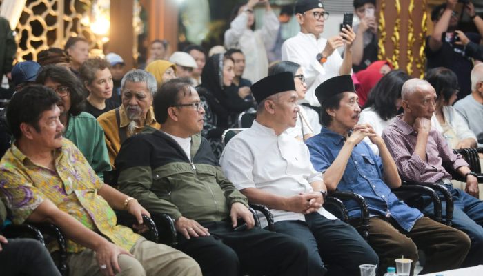 Farhan Buka Puasa Bersama Para Musisi Bandung