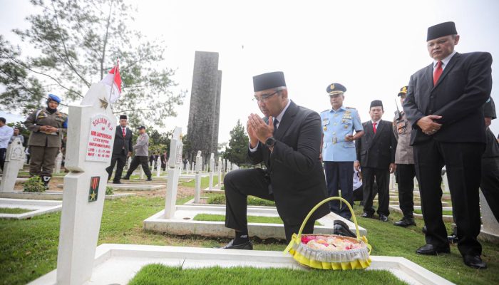 Peringati Bandung Lautan Api, Forkopimda Tabur Bunga di TMP Cikutra