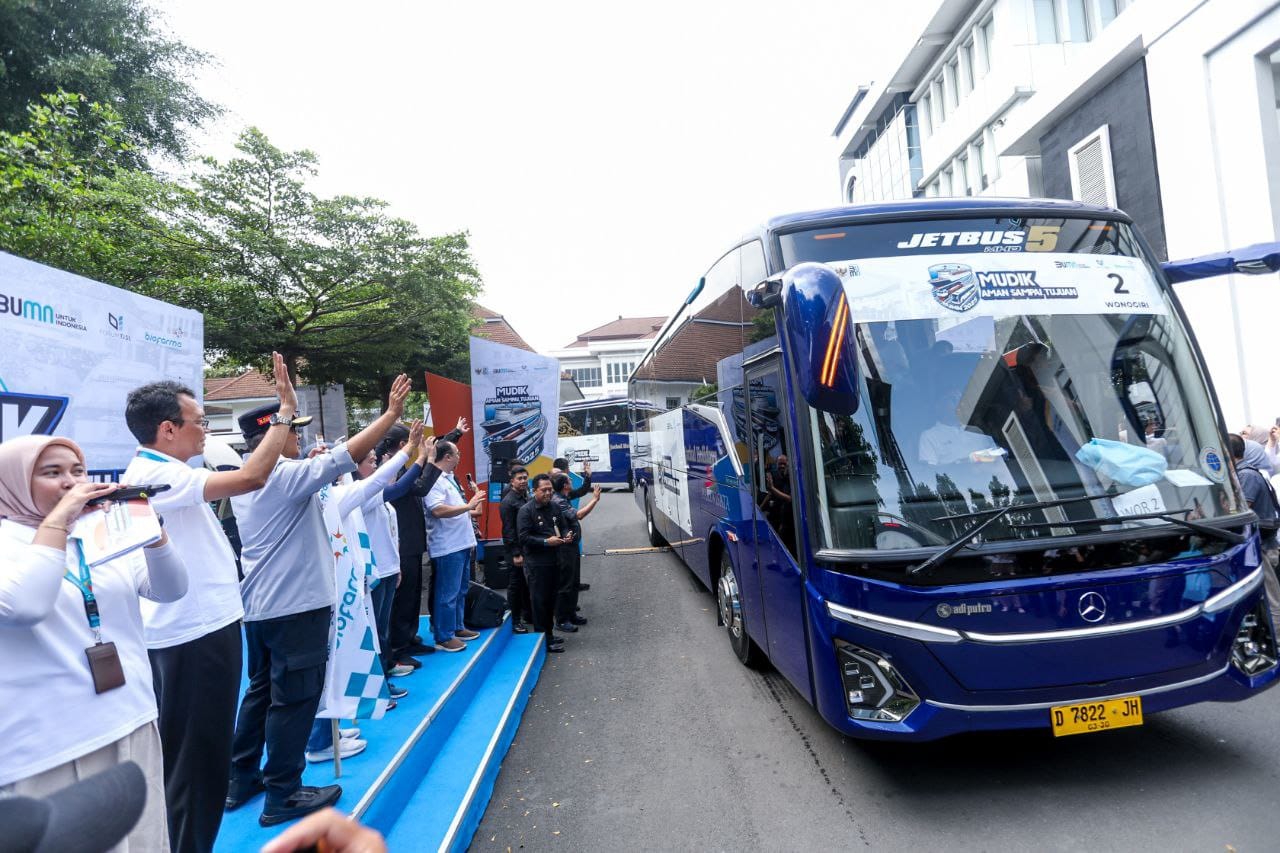 Lepas 500 Peserta Mudik Gratis, Wali Kota Bandung: Bangga Punya Biofarma yang Selalu Bantu Masyarakat