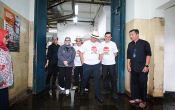 Pastikan Ketersediaan Daging Aman, Wali Kota Bandung Tinjau RPH Ciroyom