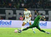 Rekor Tandang Tercoreng, Persib Digilas Persebaya 4-1