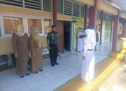 DANRAMIL 0620-01/GUNUNG JATI MENJADI INSPEKTUR UPACARA DAN BERIKAN PEMBINAAN KEDISIPLINAN DI SMPN 2 GUNUNG JATI