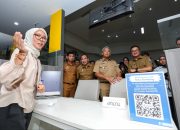 Hari Pertama Masuk Kerja, Wali Kota Bandung Pastikan Layanan Publik Normal