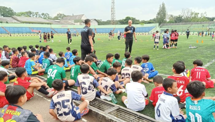Antusiasme Tinggi Peserta Session Coaching Clinic MH Soccer Academy, Ini Ungkapan Coach Markus Horison dan Bima Sakti