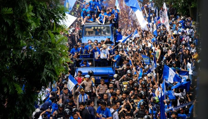 Konvoi Persib Juara, Kota Bandung Jadi Lautan Biru