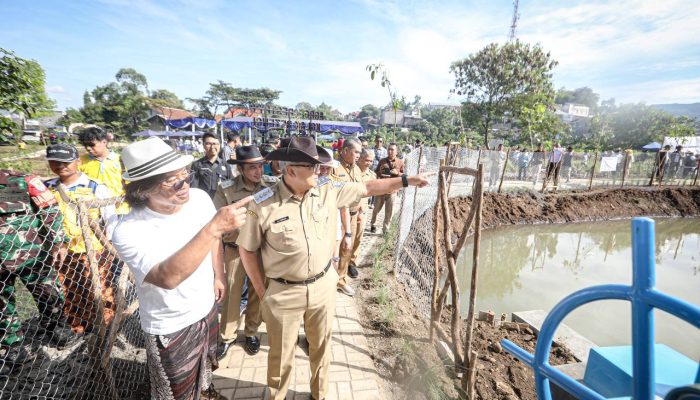 Farhan Resmikan Agroforestry Kolam Retensi Ciporeat