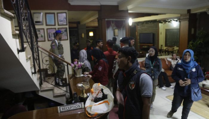 Gelar Operasi Yustisial, Satpol PP Kota Bandung Amankan Praktik Asusila dan Sita Ratusan Minol