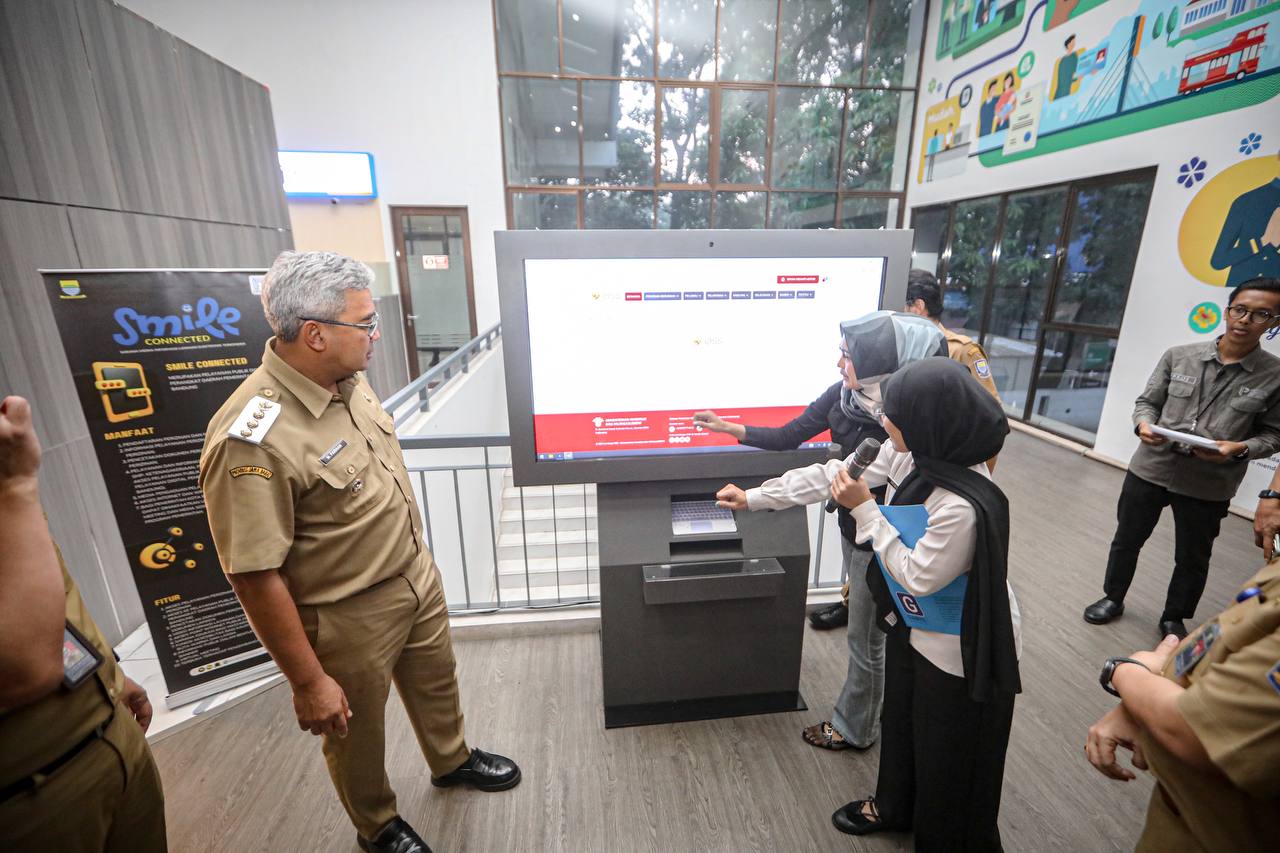 Pemkot Bandung Luncurkan Smile Connected, Layanan Digital Terintegrasi di Kecamatan