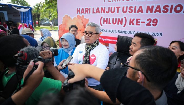 Farhan Desak Bandara Husein Dibuka Kembali