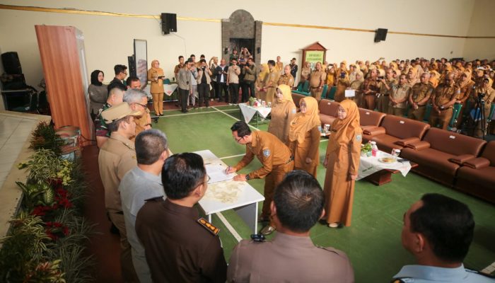 Kepala Sekolah Negeri Kota Bandung Teken Pakta Integritas, Pastikan SPMB 2025 Transparan dan Akuntabel